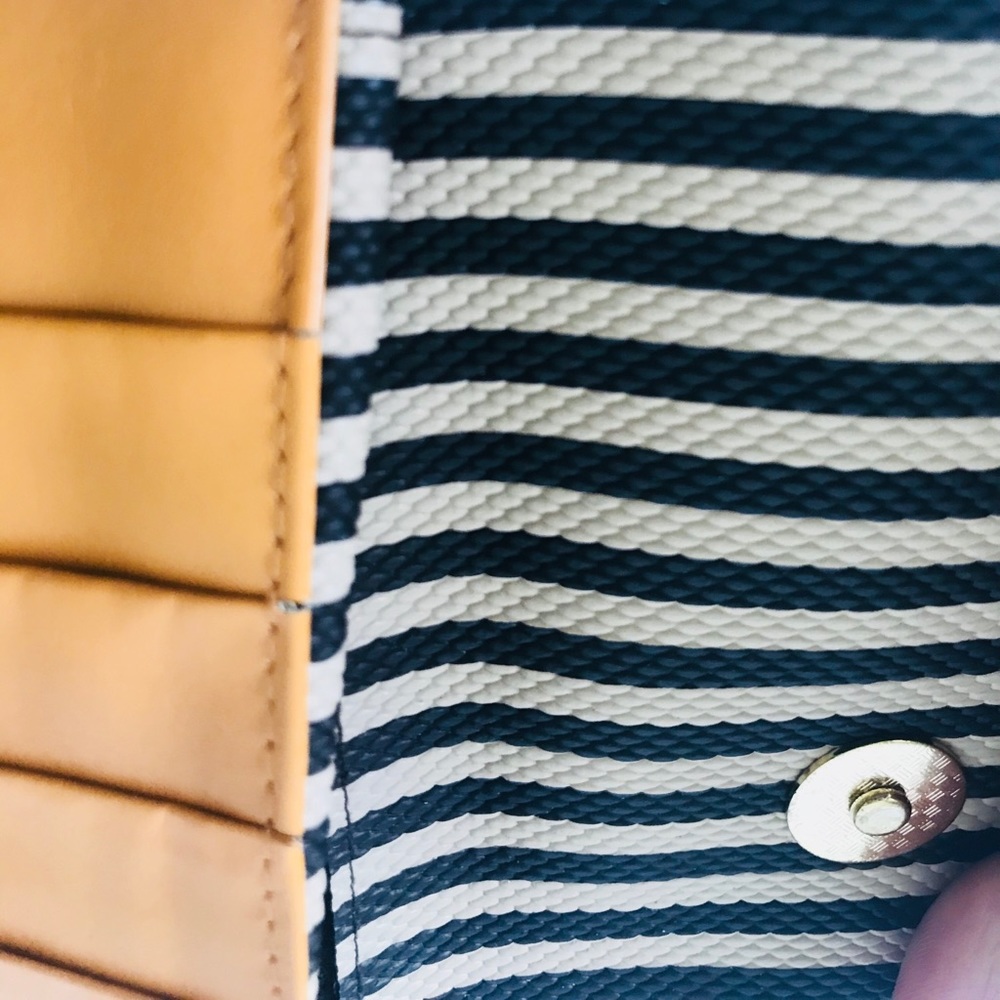 Fendi Woman’s wallet Black & Tan Stripes - Picture 7 of 8